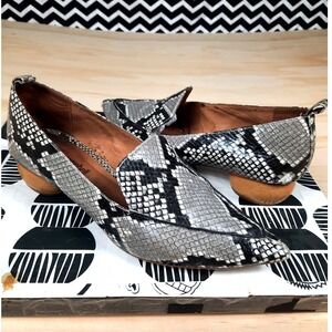 Jeffrey Campbell Viona Snakeskin Embossed Pointed Toe Orb Heel Loafers Grey 7.5